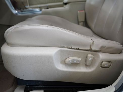 Used 2010 INFINITI M35 w/ Technology Pkg RWD image 28