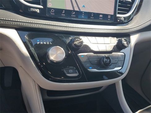 Used 2023 Chrysler Pacifica Limited image 28