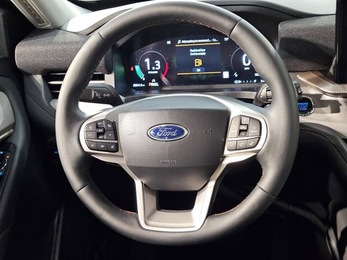 Used 2025 Ford Explorer Active w/ Active Comfort Package AWD/4WD image 27