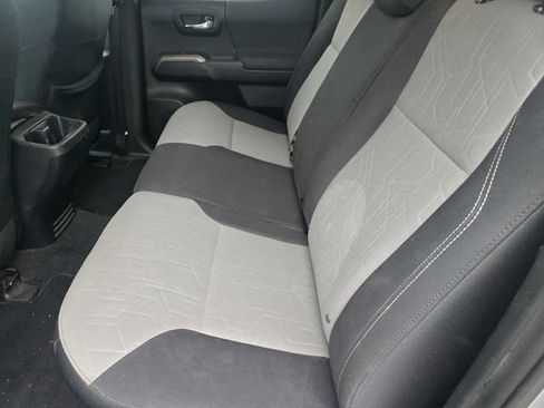 Used 2021 Toyota Tacoma TRD Sport w/ Technology Package image 15