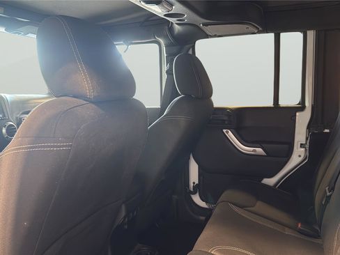 Used 2015 Jeep Wrangler Unlimited Sahara w/ Connectivity Group image 17