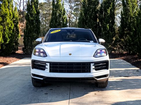 Used 2024 Porsche Cayenne S image 3