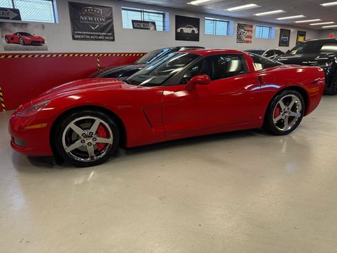 Used 2007 Chevrolet Corvette Coupe w/ Preferred Equipment Group RWD image 4