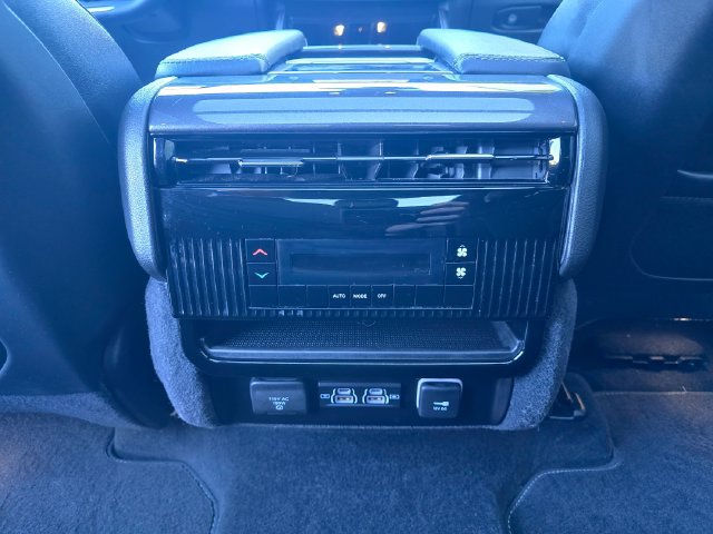 Used 2023 Jeep Wagoneer 4WD w/ Premium Group I image 18