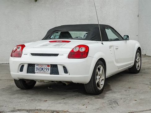 Used 2003 Toyota MR2 image 4
