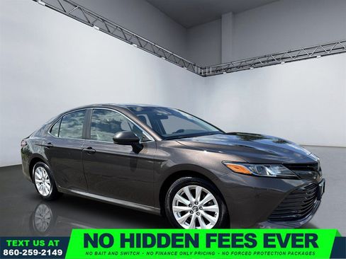 Used 2018 Toyota Camry LE FWD image 1