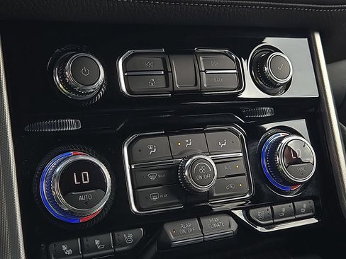 Used 2021 GMC Yukon Denali AWD/4WD image 16