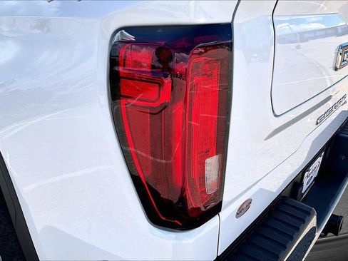 Used 2024 GMC Sierra 1500 SLT AWD/4WD image 30