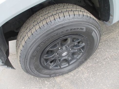 Used 2021 Toyota Tacoma SR5 image 15