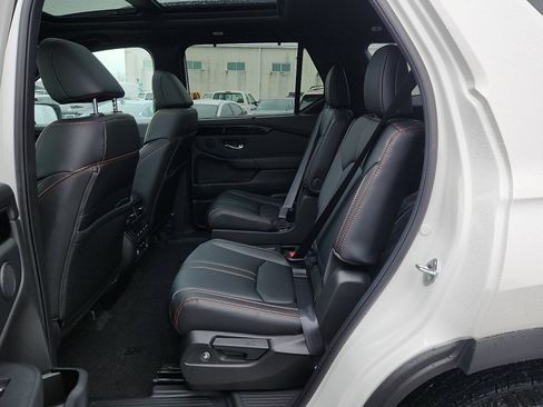 New 2025 Honda Pilot TrailSport image 6