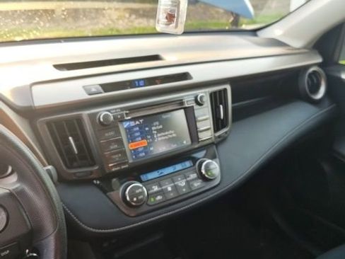 Used 2013 Toyota RAV4 XLE AWD/4WD image 2