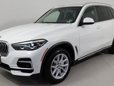 Used 2022 BMW X5 xDrive40i w/ Parking Assistance Package image 3