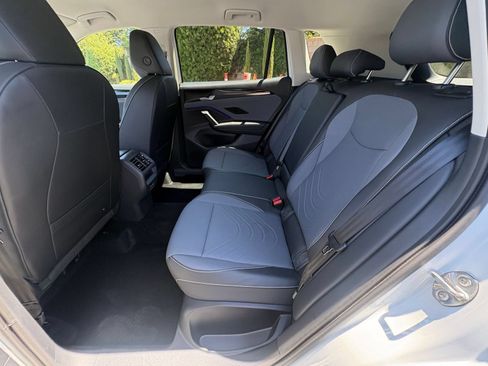 Used 2026 Volkswagen Tiguan SE AWD/4WD image 28