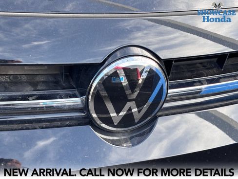 Used 2025 Volkswagen Jetta SE FWD image 9