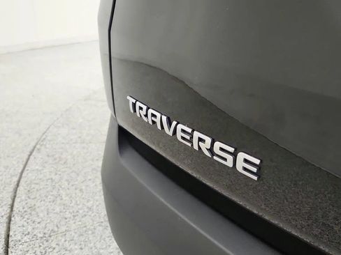 Used 2023 Chevrolet Traverse LT FWD image 16