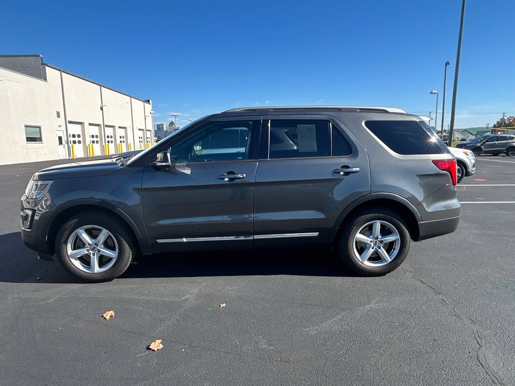 Used 2016 Ford Explorer XLT w/ Equipment Group 202A AWD/4WD image 9