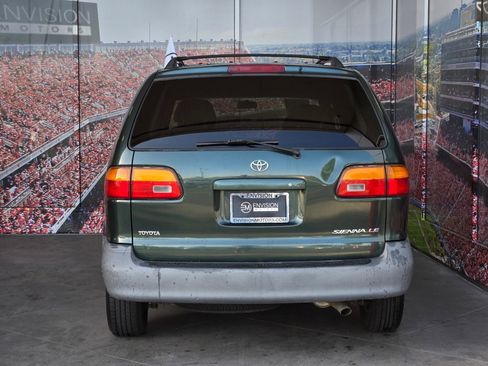 Used 2000 Toyota Sienna LE FWD image 6