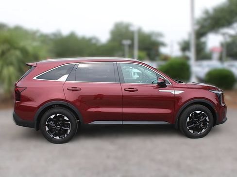 Certified 2025 Kia Sorento S FWD image 5