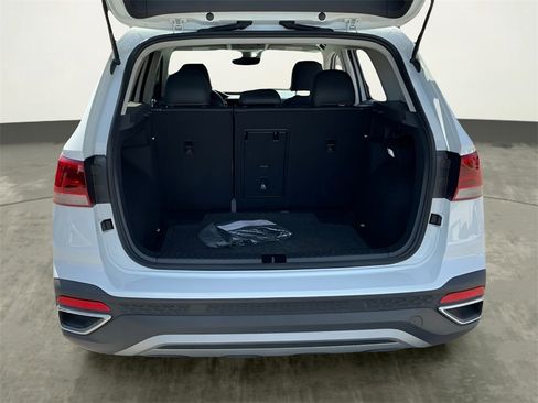 Used 2024 Volkswagen Taos SE image 22