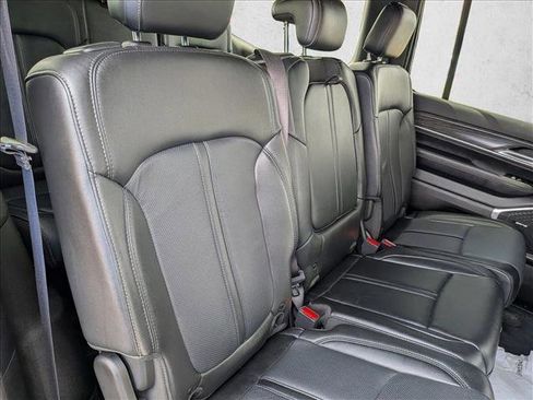 Certified 2024 Jeep Wagoneer Series II w/ Flexible Seating Group AWD/4WD image 19