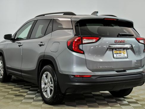 Used 2024 GMC Terrain SLE w/ Driver Convenience Package AWD/4WD image 6