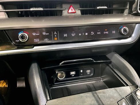 Used 2024 Kia Sportage EX w/ EX Premium Package image 26