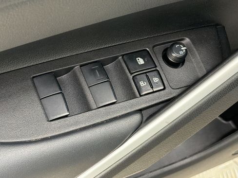 Used 2025 Toyota Corolla Cross LE FWD image 15