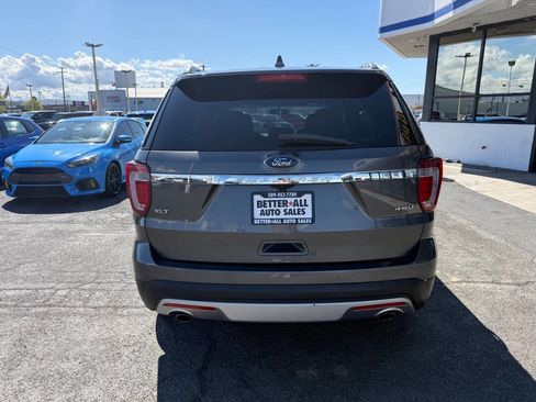 Used 2017 Ford Explorer XLT image 6