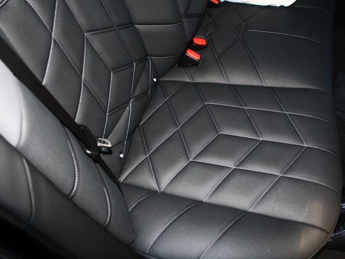 Used 2025 BMW 760i xDrive w/ Executive Package image 9