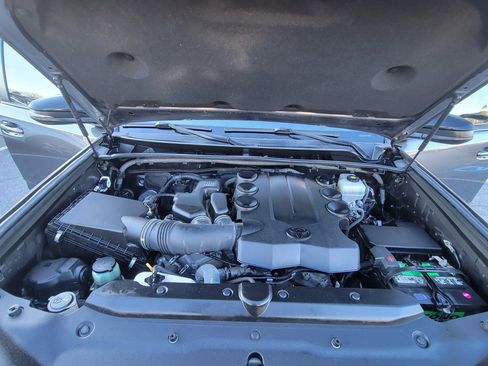 Used 2018 Toyota 4Runner SR5 image 19