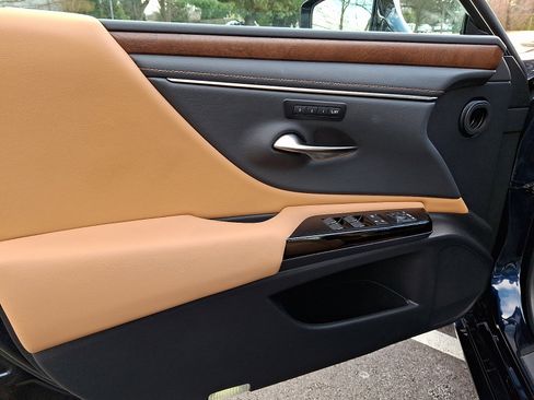 Certified 2023 Lexus ES 350 w/ Premium Package image 13