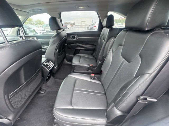 Used 2023 Kia Sorento SX AWD/4WD image 11