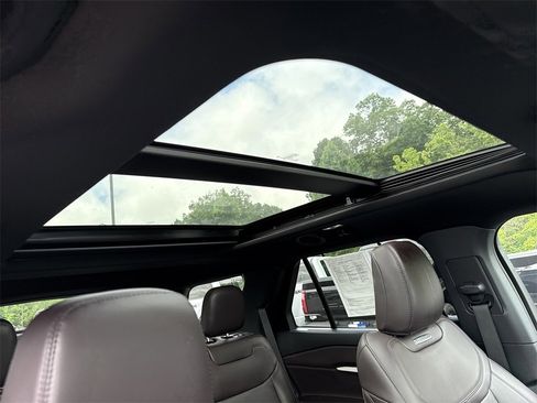 Used 2025 Ford Explorer Platinum image 5