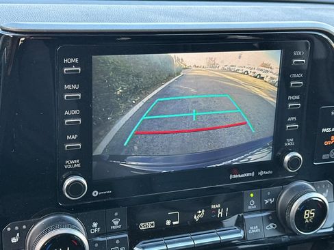 Used 2021 Toyota Highlander XLE image 20