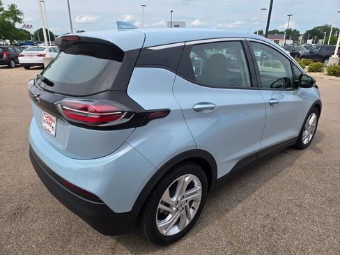 Used 2022 Chevrolet Bolt LT FWD image 4