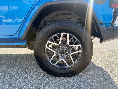 Used 2025 Jeep Wrangler Unlimited Sahara AWD/4WD image 45