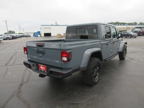 Used 2025 Jeep Gladiator Sport AWD/4WD image 6