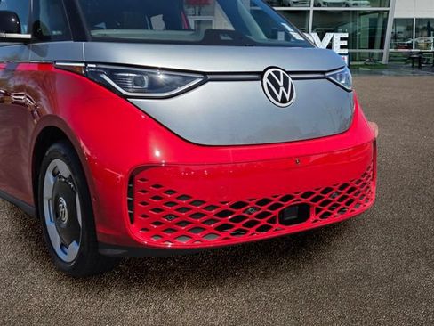 Certified 2025 Volkswagen ID. Buzz Pro S Plus RWD image 9