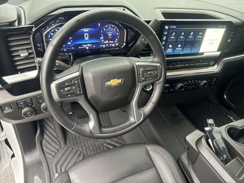 Used 2024 Chevrolet Silverado 1500 LT image 18