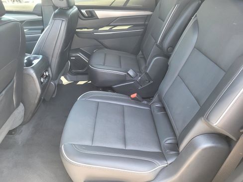 Used 2025 Buick Enclave Preferred FWD image 12