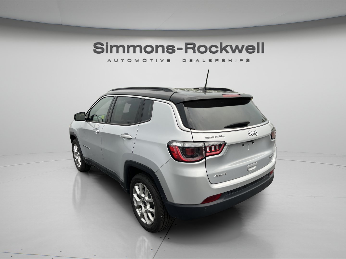 Used 2025 Jeep Compass Limited AWD/4WD image 3