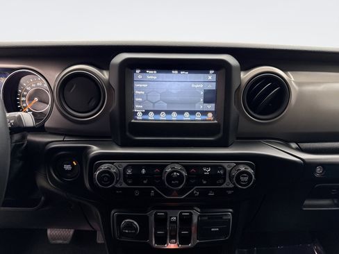 Used 2021 Jeep Wrangler Unlimited Sport image 14