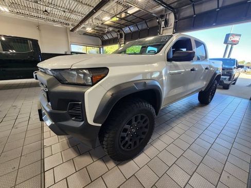 Used 2024 Chevrolet Colorado Trail Boss w/ Advanced Trailering Package AWD/4WD image 2