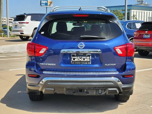 Used 2018 Nissan Pathfinder Platinum FWD image 6