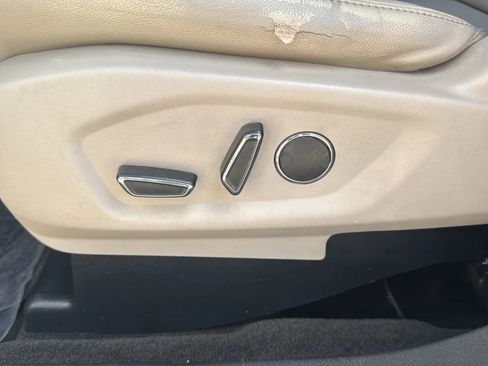 Used 2018 Ford Explorer XLT w/ Equipment Group 202A FWD image 17