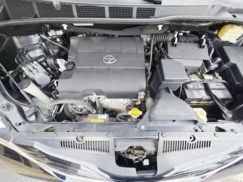 Used 2016 Toyota Sienna LE FWD image 35