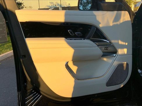 New 2025 Land Rover Range Rover Autobiography image 10