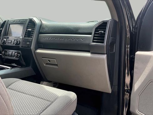 Used 2019 Ford F250 XLT w/ XLT Premium Package AWD/4WD image 18