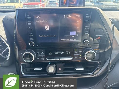 Used 2020 Toyota Highlander XLE image 3