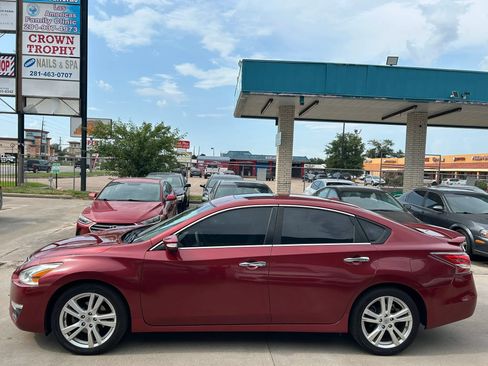 Used 2014 Nissan Altima 3.5 SL w/ Technology Package FWD image 2